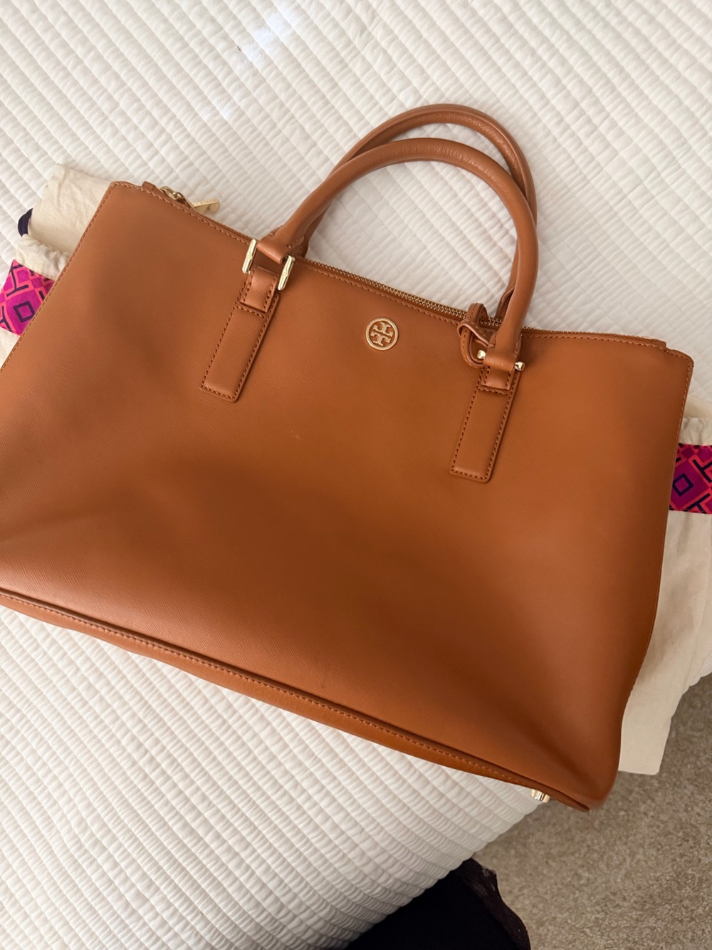 Tory Burch Authentic Double Zip Robinson Tote Luggage color
